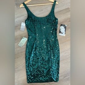 Beautiful forest green sequin Niteline by Della Roufogali dress. Size 8